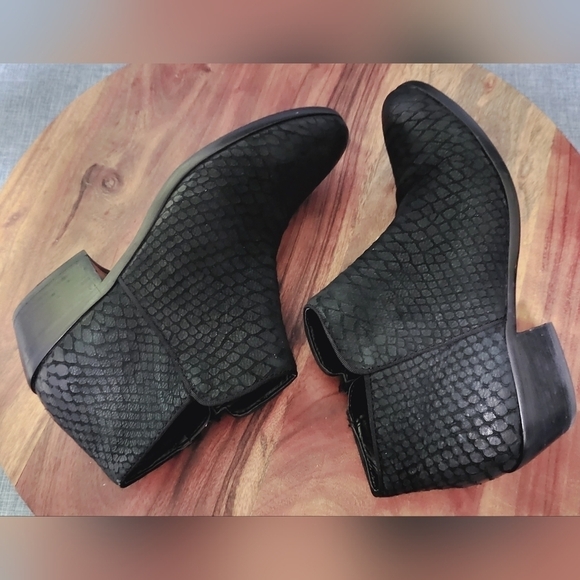 SAM EDELMAN Pretty Western Style Ankle Boot Snakeskin Design Black Women's 7 - Picture 2 of 10